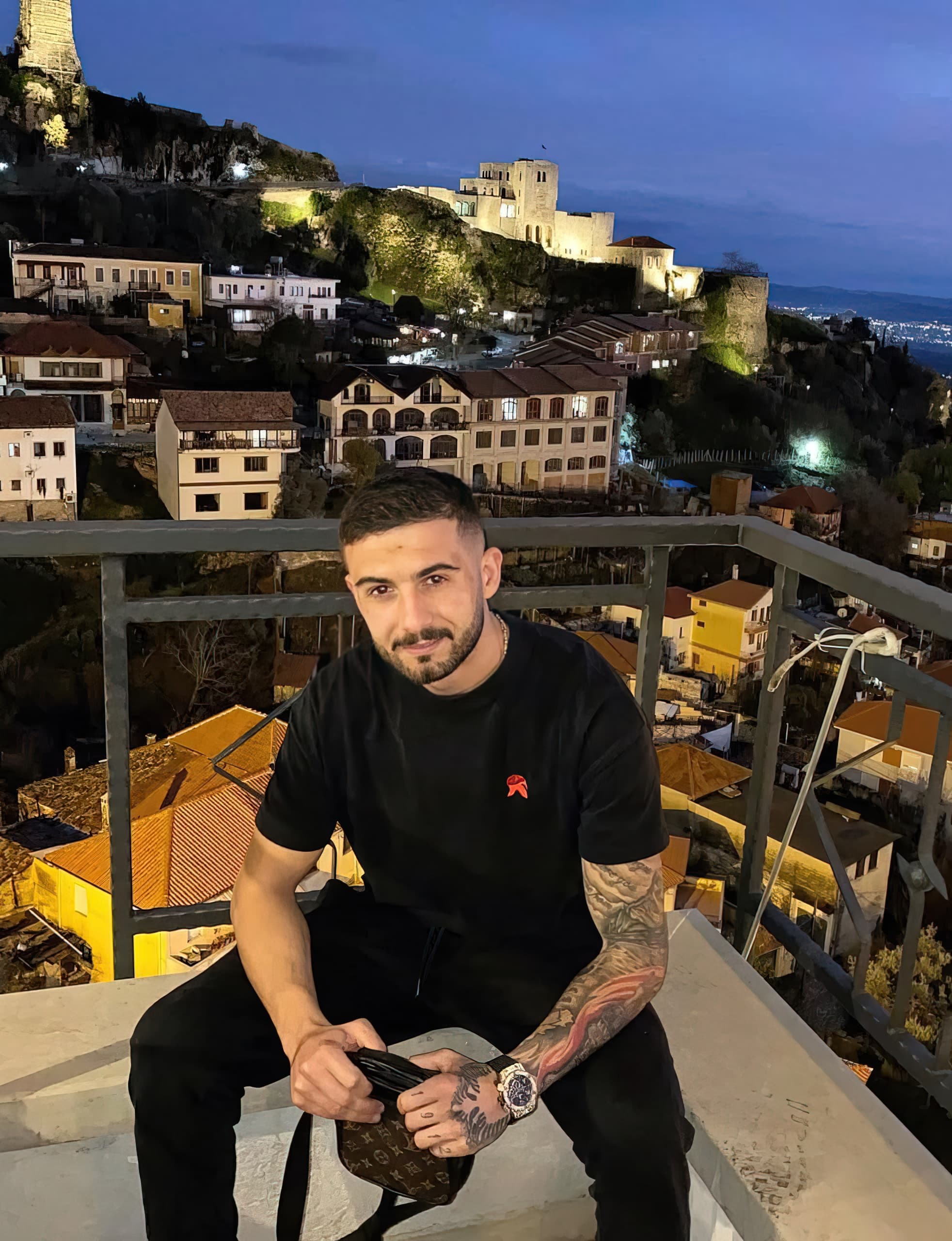 U PLAGOS NGA POLICIA ME PLUMB GOME NË SY. ERJONI KALON ME SUKSES OPERACIONIN